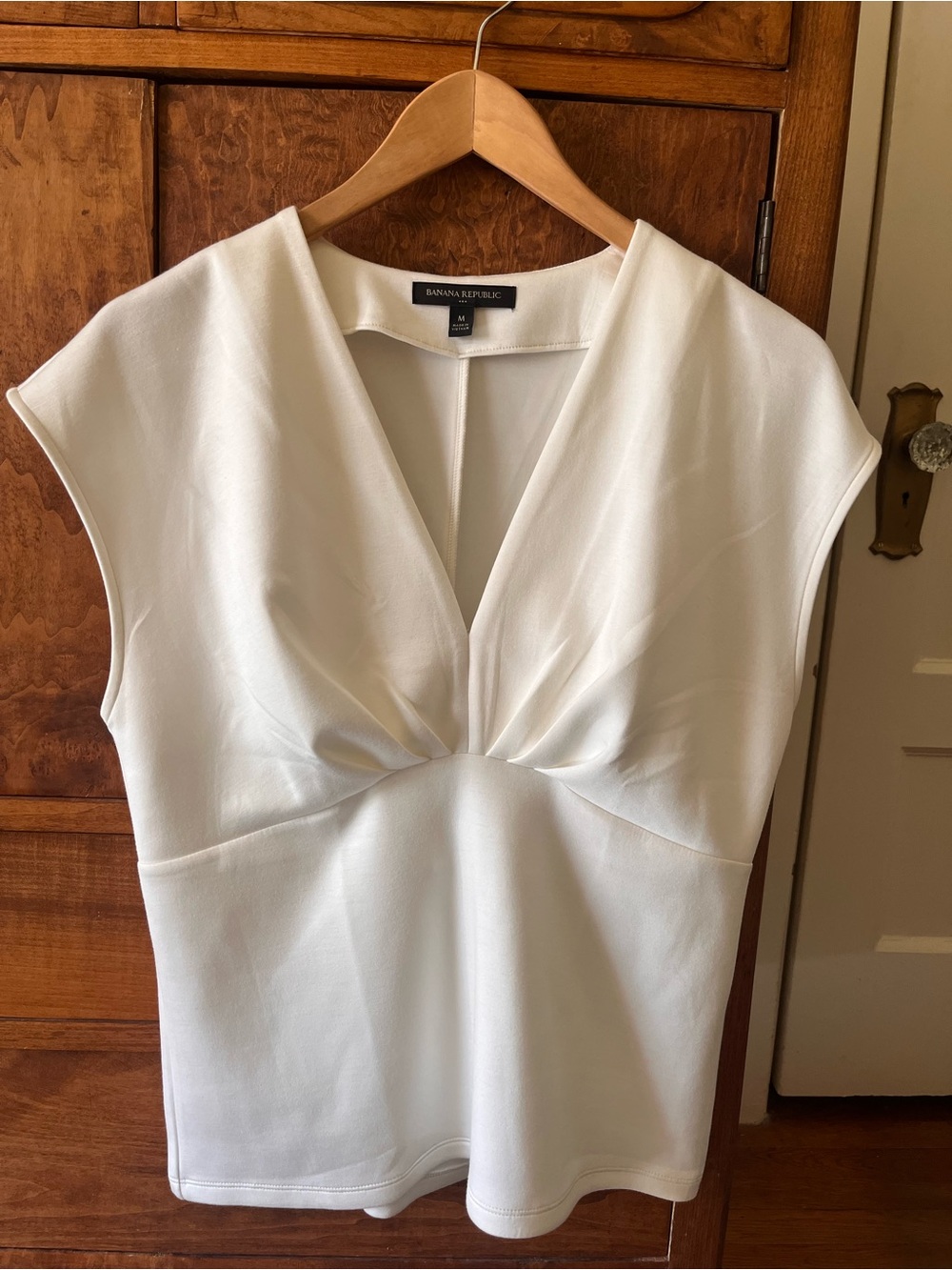 Banana Republic V-Neck Top EUC